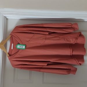 dear apple boutique women's color brick oversized top- new with tag, size L.